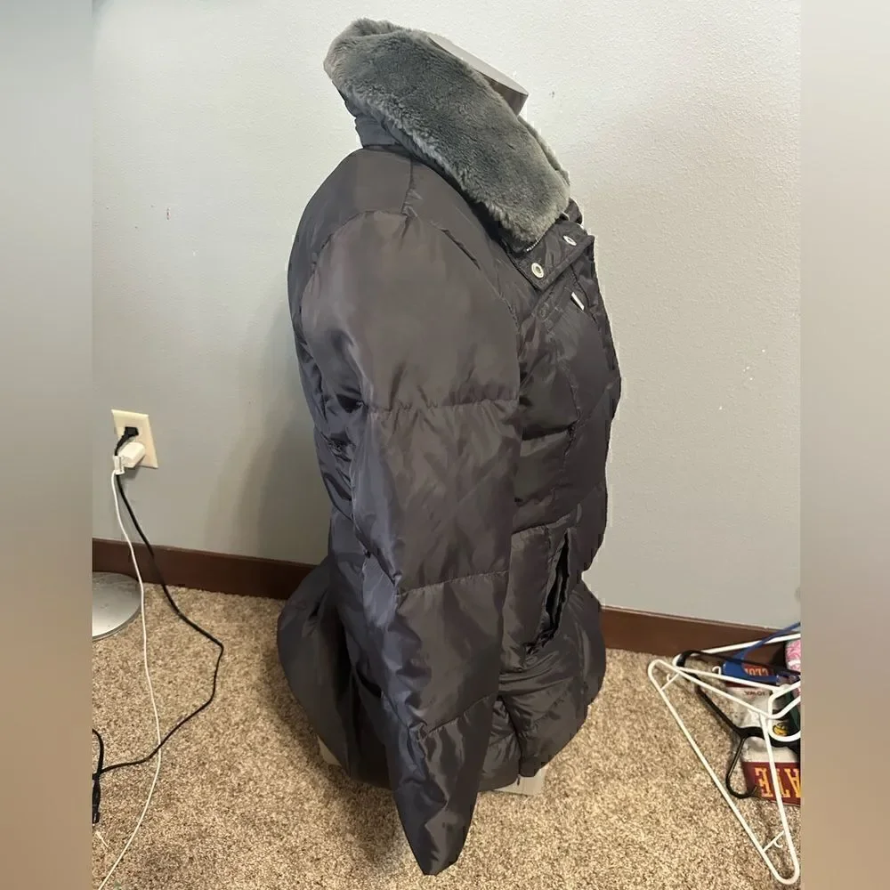 Michael Kors Women’s Medium Gray Puffer Parka with Faux Fur Collar - Picture 3 of 7